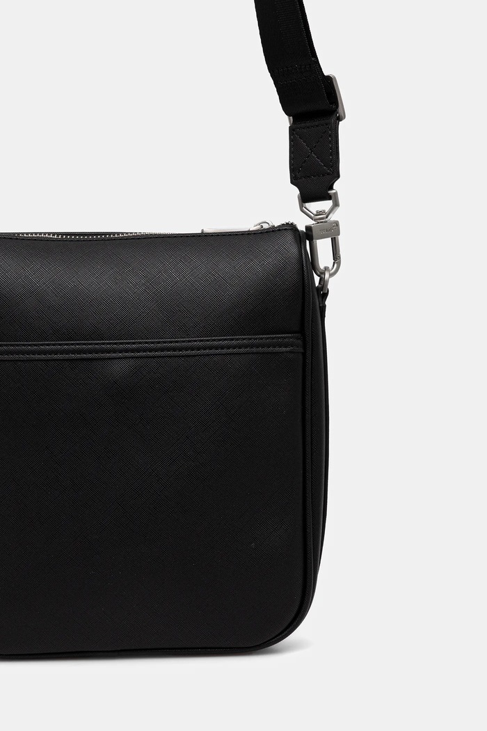 Doplňky Taštička Guess MILANO HMMISA.P5417 černá