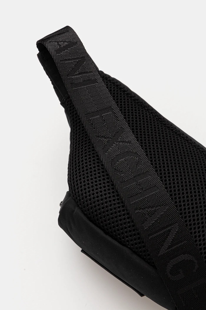 Doplnky Ľadvinka Armani Exchange XM001658.AF17306 čierna