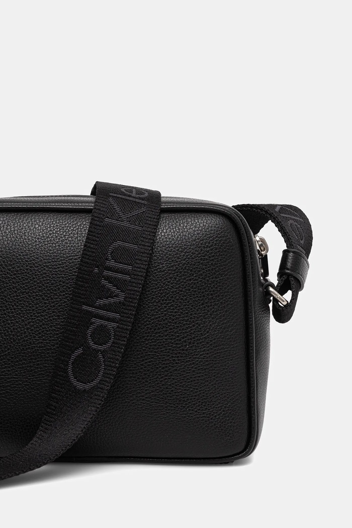 Doplňky Calvin Klein taštička pánská z imitace kůže LV04D3129G černá