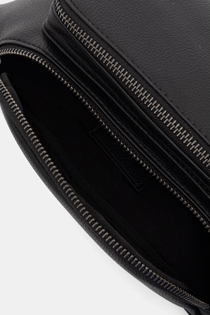 Calvin Klein ledvinka pánská z imitace kůže LV04D3130G černá