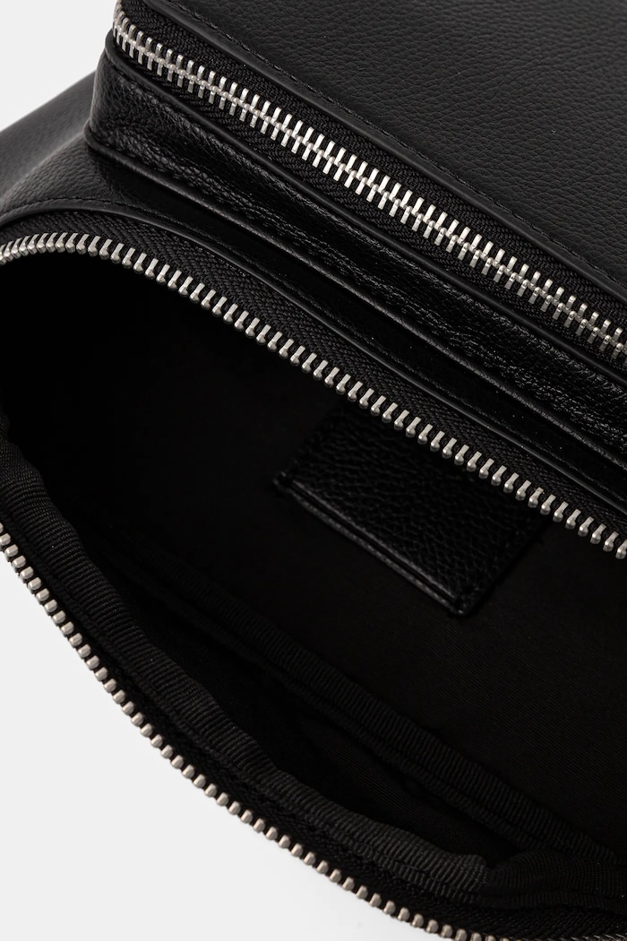 Calvin Klein övtáska férfi műbőr LV04D3130G fekete