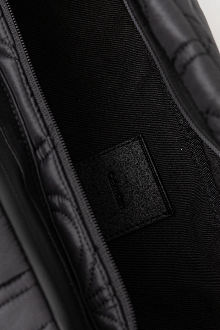 Τσάντα φάκελος Calvin Klein μαύρο LV04D3142G
