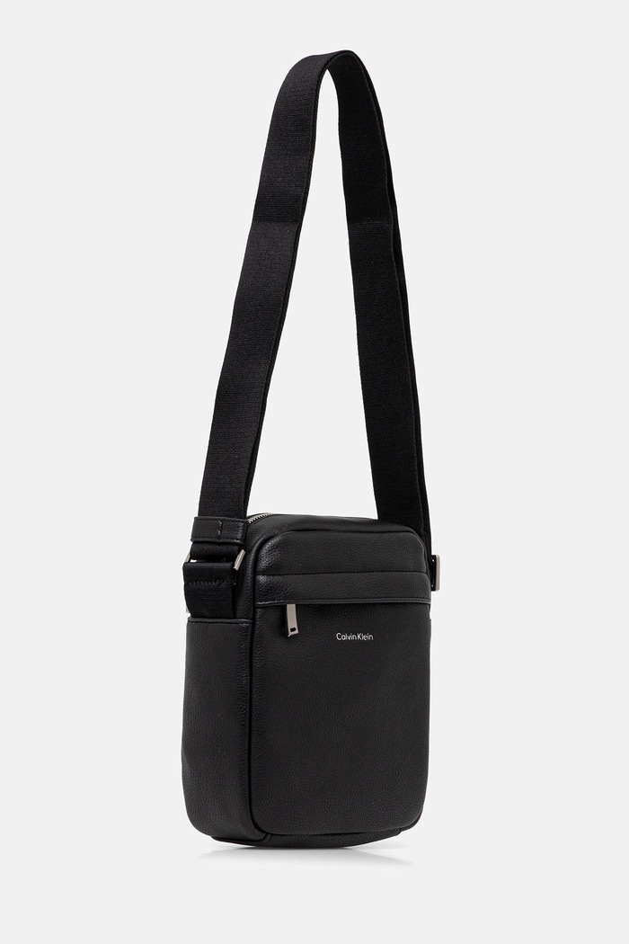 Calvin Klein geantă mică pentru bărbați cu imitație de piele LV04D3160G negru SS26