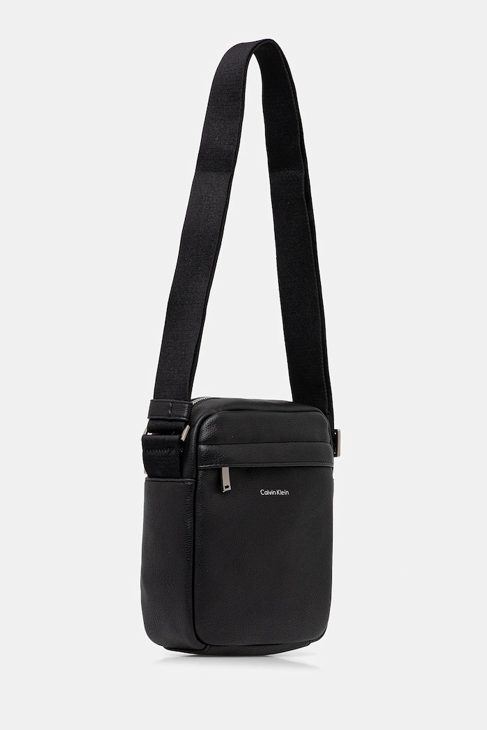 Calvin Klein geantă mică pentru bărbați cu imitație de piele LV04D3160G negru SS26