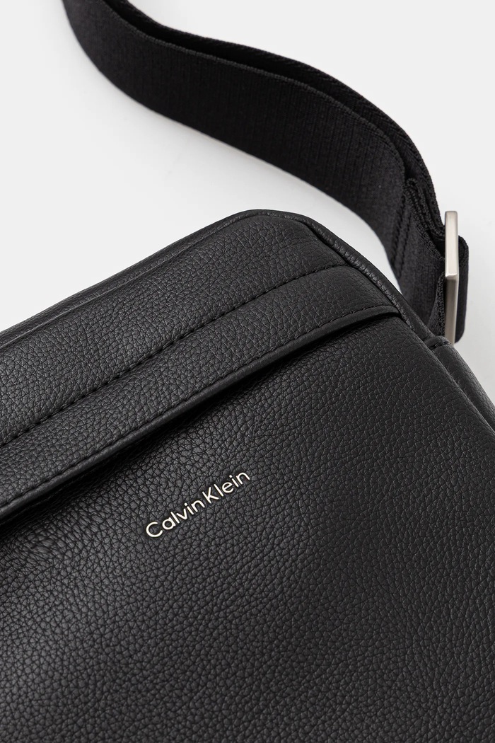 Calvin Klein geantă mică pentru bărbați cu imitație de piele negru LV04D3160G