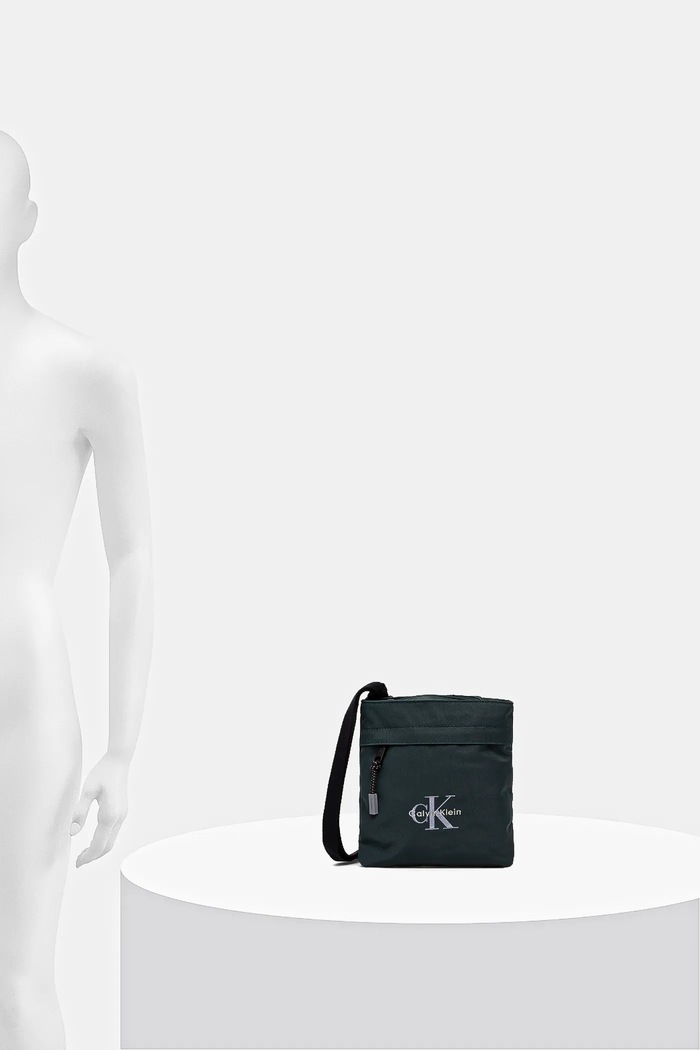 Calvin Klein táska LV04D3178G