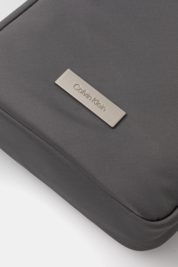 Σακίδιο Calvin Klein γκρί LV04D3180G