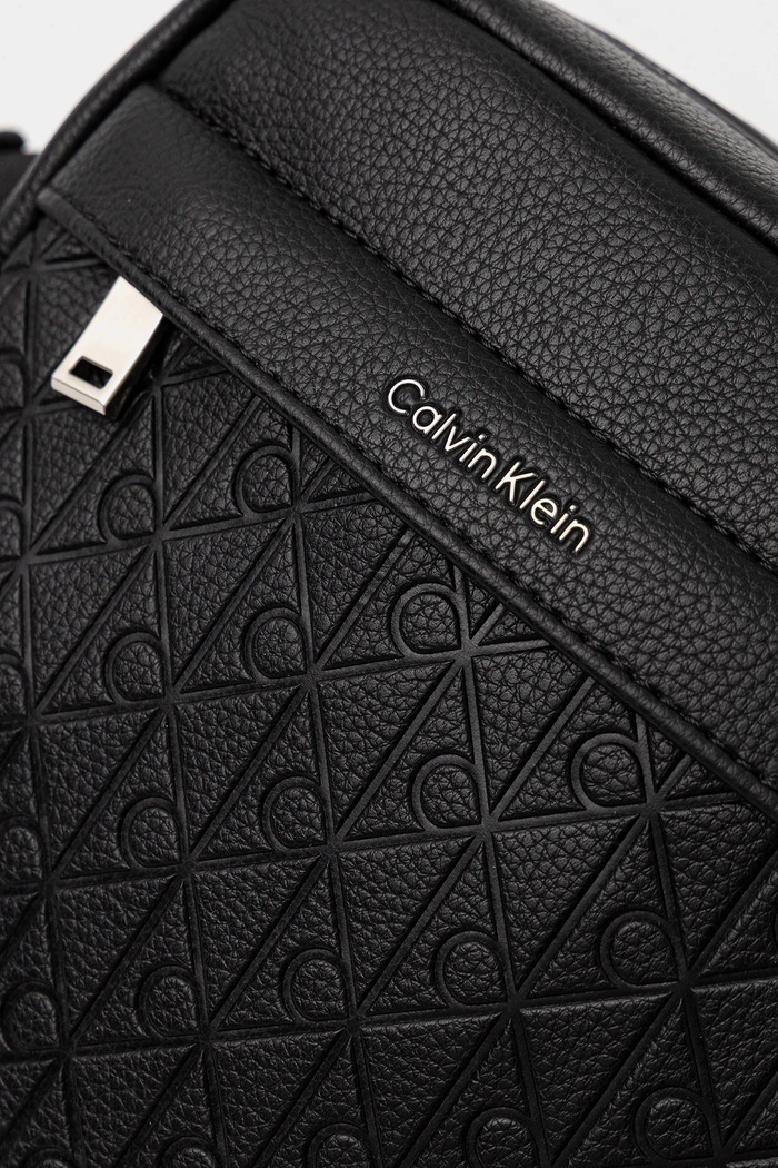 Чанта през рамо Calvin Klein черен LV04D3204G