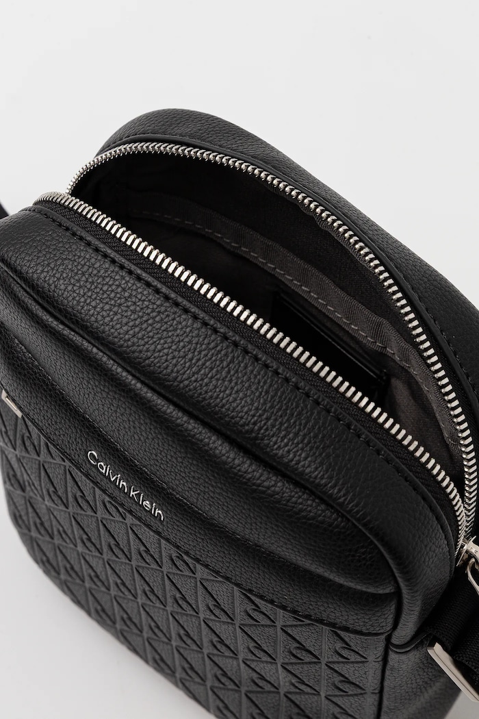 Чанта през рамо Calvin Klein LV04D3204G черен