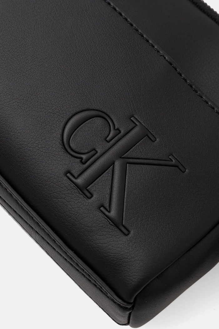Malá taška Calvin Klein čierna LV04D3247G