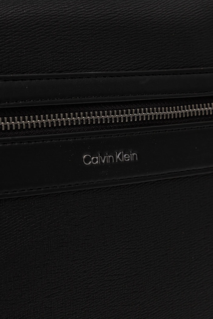 Calvin Klein torba 39 x 28 x 8,5 cm czarny LV04D3263G
