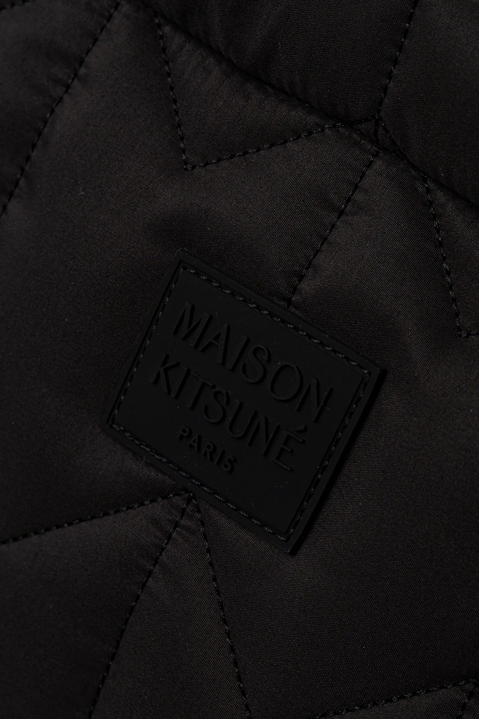 Taška Maison Kitsuné Chevron Quilted Large Tote 40 x 35 x 13 cm čierna PM05104WB0043