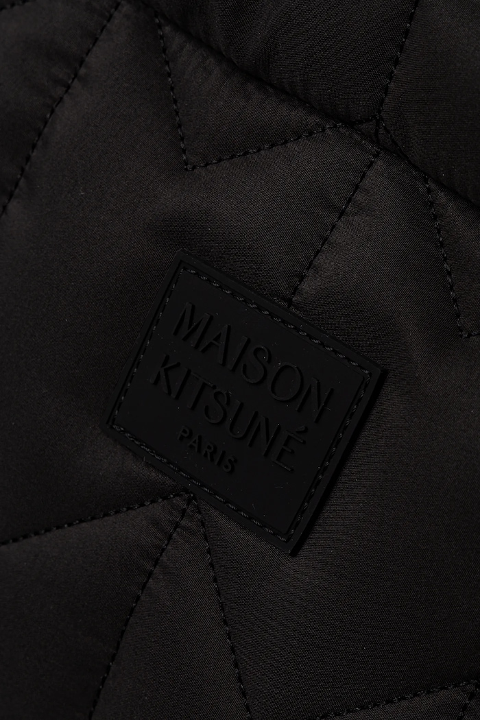 Taška Maison Kitsuné Chevron Quilted Large Tote 40 x 35 x 13 cm čierna PM05104WB0043