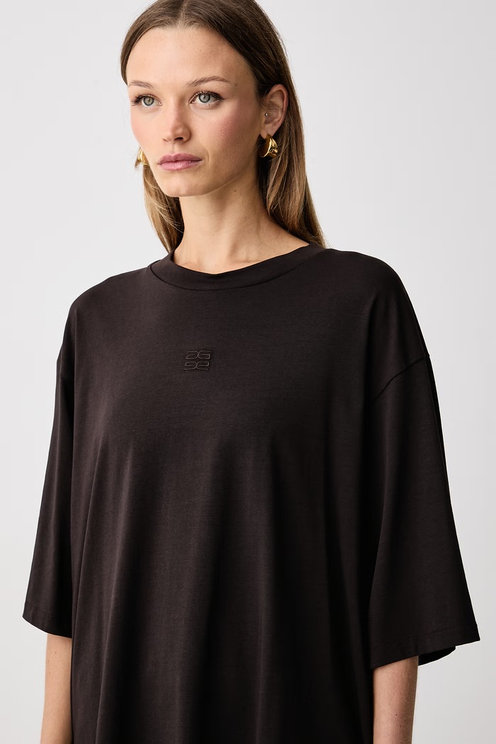 T-shirt damski bawełniany z elastanem Gestuz 10910545 brązowy