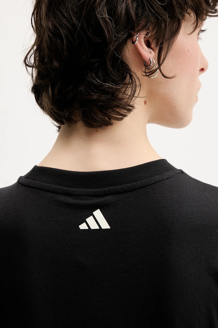 Bavlněné tričko adidas x Farm Rio černá JV8609