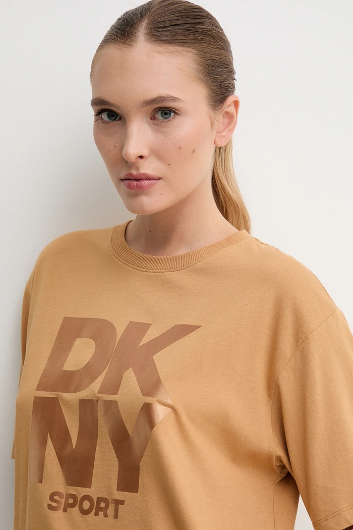 Памучна тениска Dkny кафяв DP5T1470