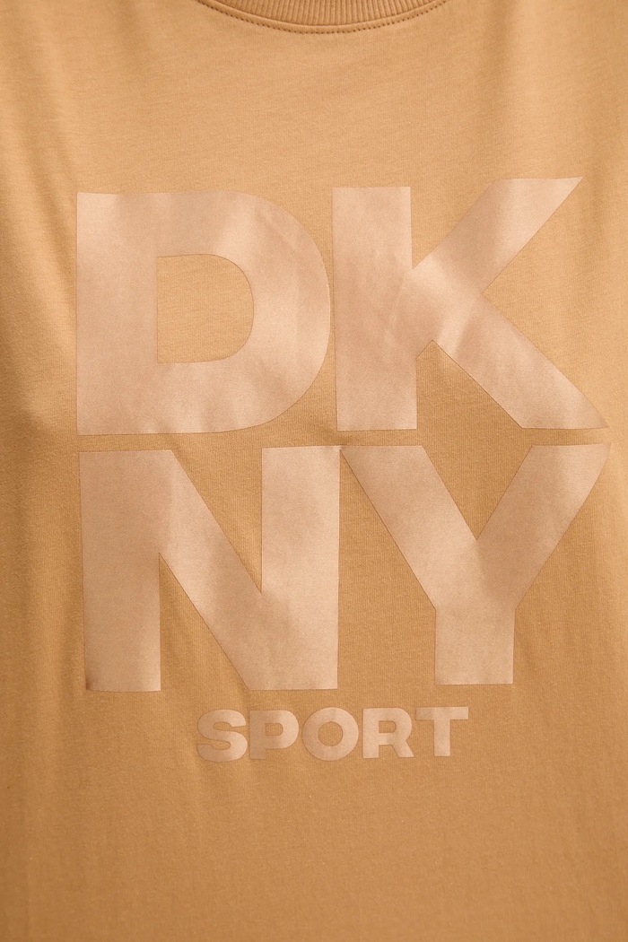 Памучна тениска Dkny DP5T1470 кафяв
