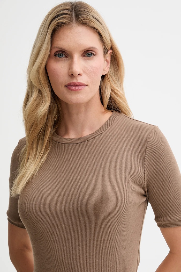 Tričko MUUV. MUUV. x Answear béžová T.SHIRT.SLIM.FIT.LINEA