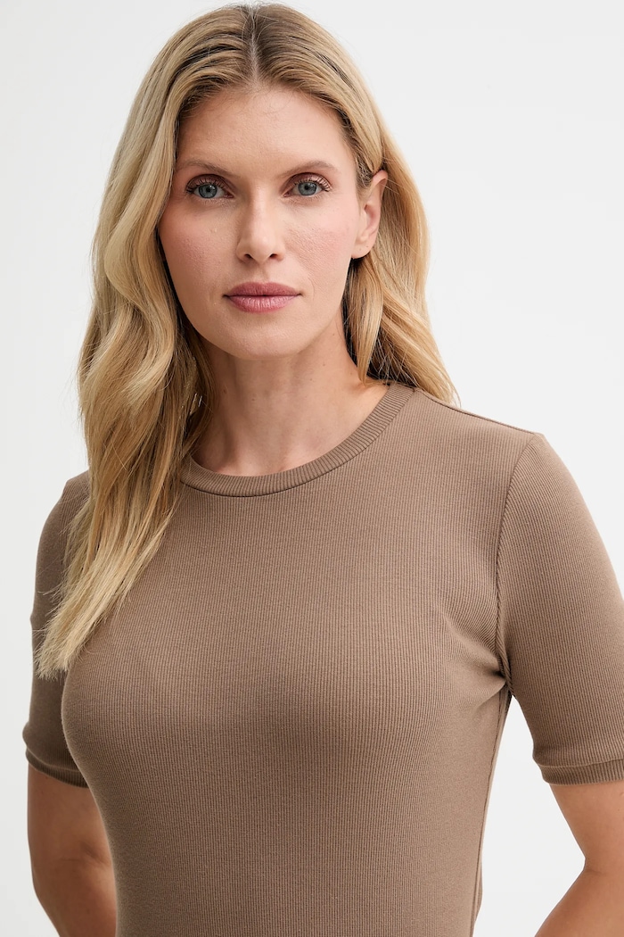 Tričko MUUV. MUUV. x Answear béžová T.SHIRT.SLIM.FIT.LINEA