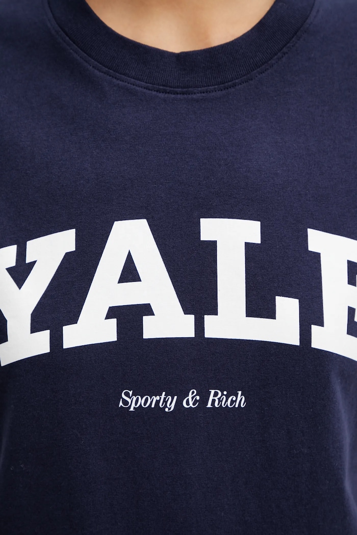 Βαμβακερό μπλουζάκι Sporty & Rich Yale Classic σκούρο μπλε TO043611678BL106