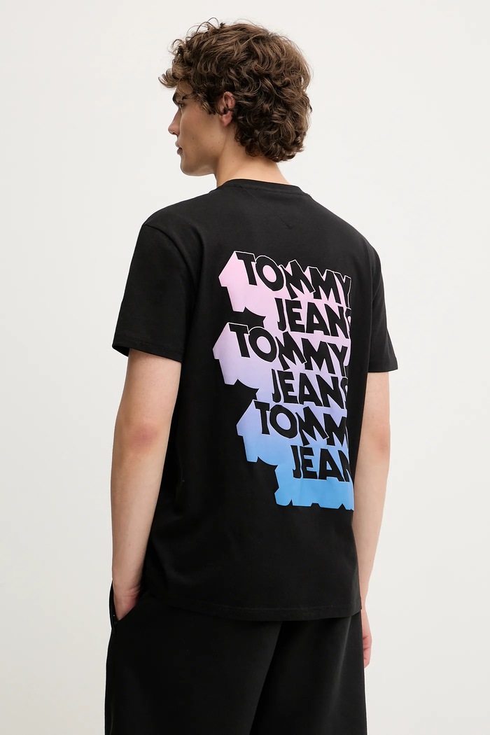 Памучна тениска Tommy Jeans стандартна черен DM0DM21589