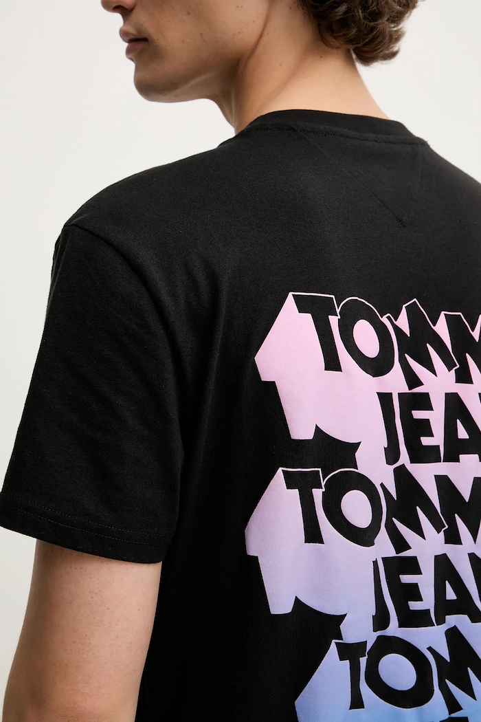 Памучна тениска Tommy Jeans DM0DM21589 черен