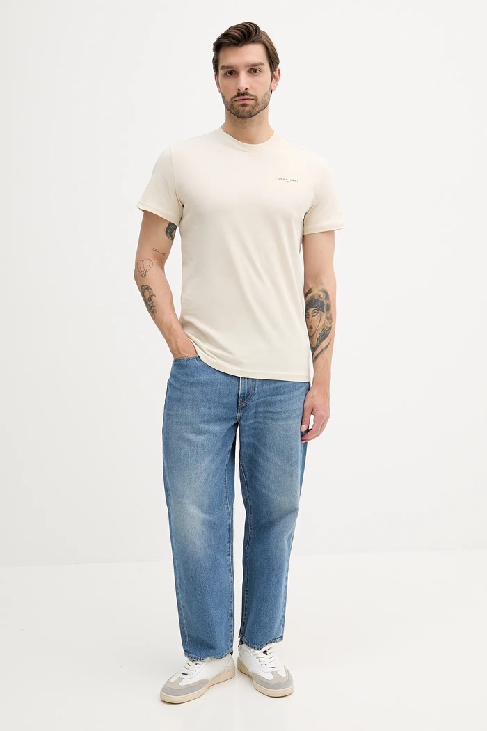 Tommy Jeans tričko pánske bavlnené DM0DM21780 béžová SS26