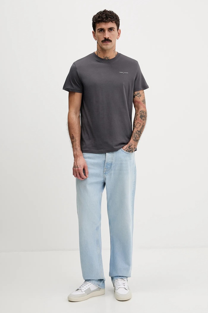 Tommy Jeans tricou pentru bărbați din bumbac DM0DM21780 gri SS26