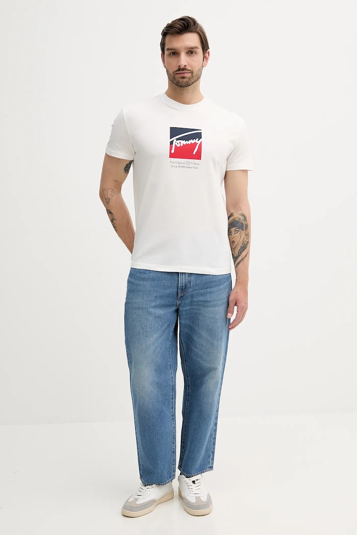 Βαμβακερό μπλουζάκι Tommy Jeans DM0DM21940 λευκό AW25