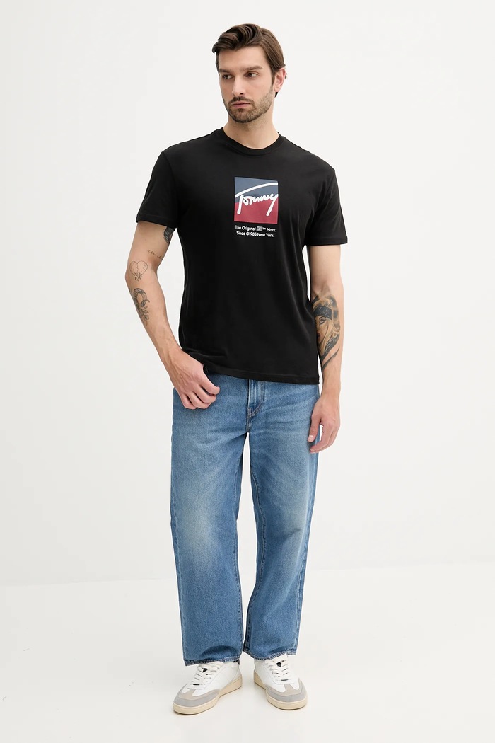 Tommy Jeans pamut póló DM0DM21940 fekete AW25