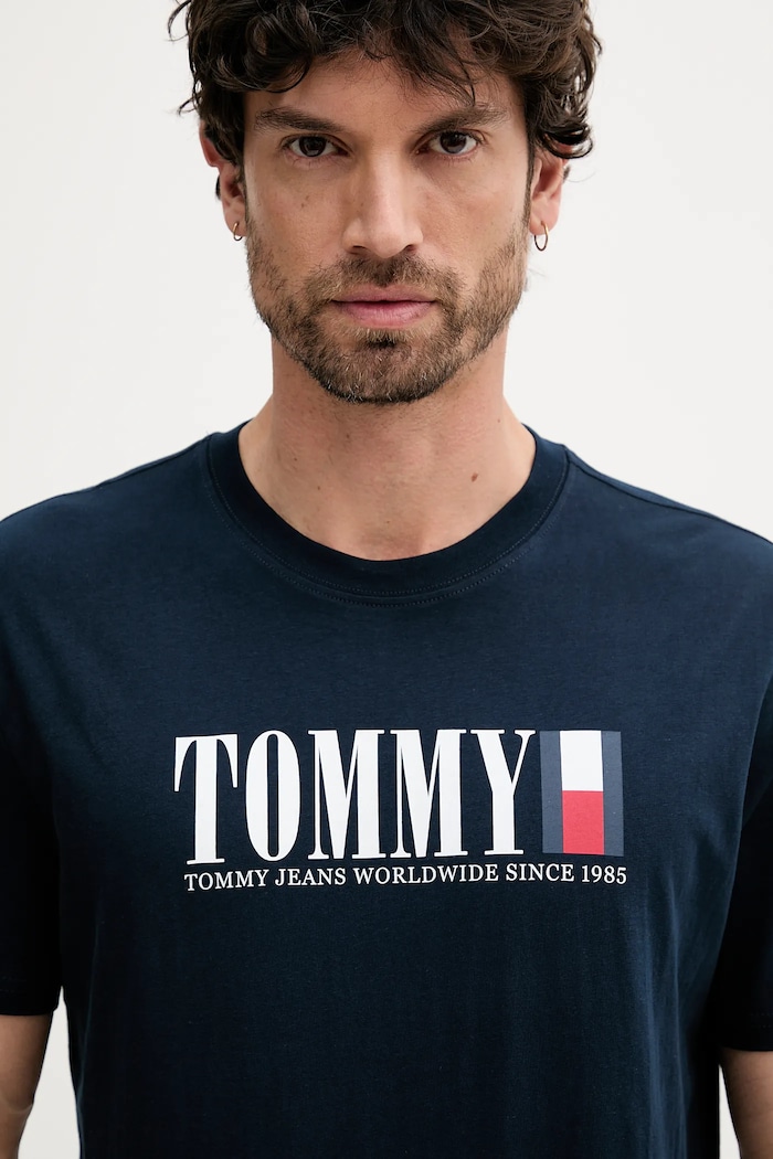 Odzież Tommy Jeans t-shirt bawełniany DM0DM21941 granatowy