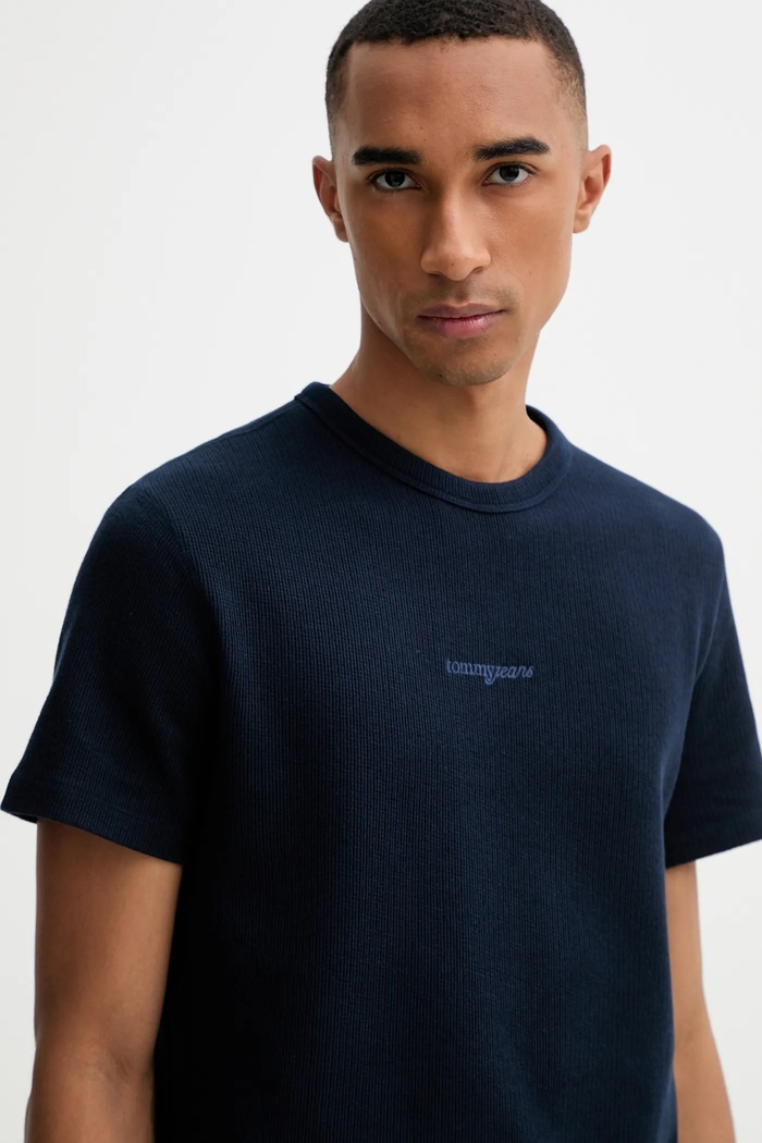 Tommy Jeans pamut póló sötétkék DM0DM21778