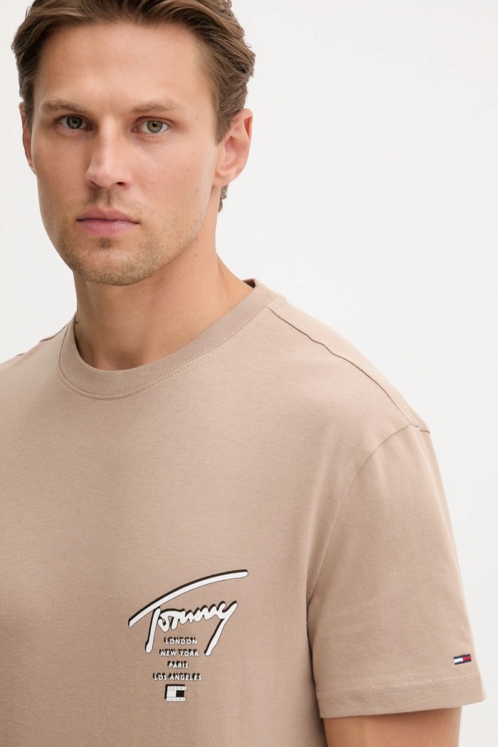 Bavlnené tričko Tommy Jeans hnedá DM0DM22120