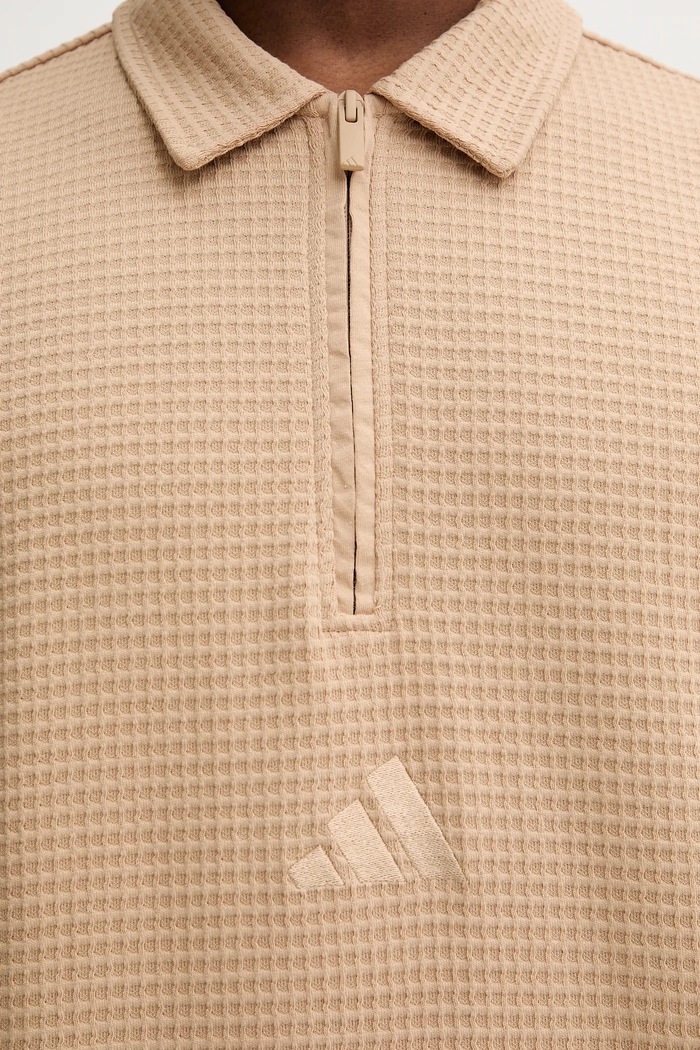 Памучна тениска с яка adidas All SZN JL6546 бежов