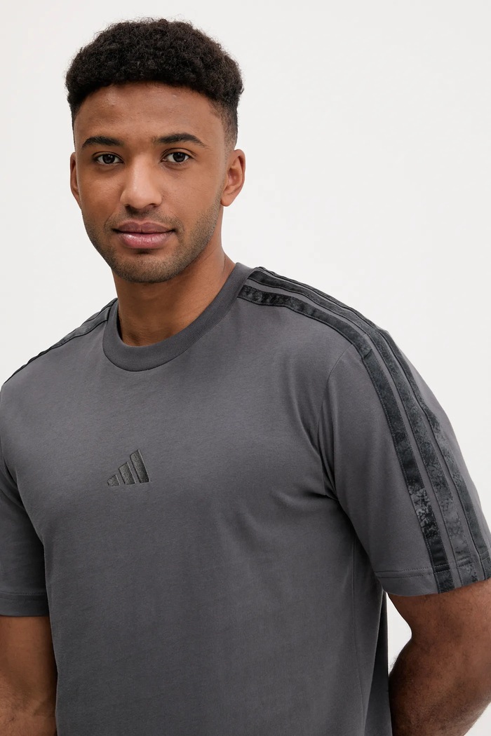Βαμβακερό μπλουζάκι adidas AOP Colourblock T-Shirt γκρί JM9203
