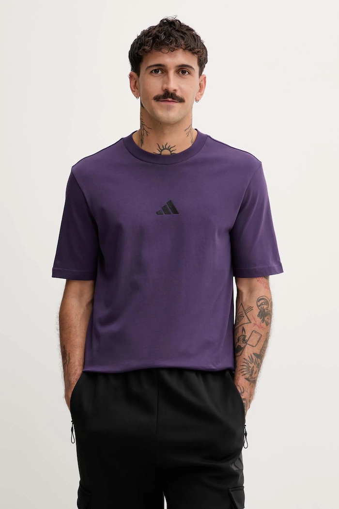 Bavlněné tričko adidas Essentials nášivka fialová JW6232