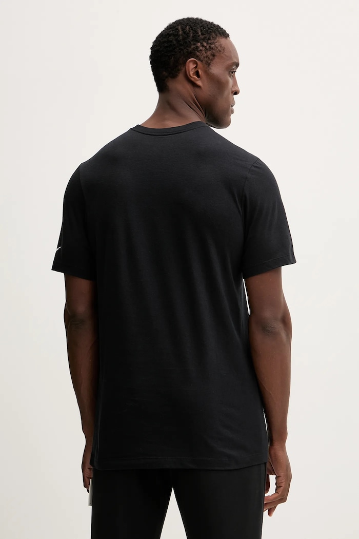 Дрехи Памучна тениска Nike SS Helmet Essential Tee N199.00A.9B.LQC черен