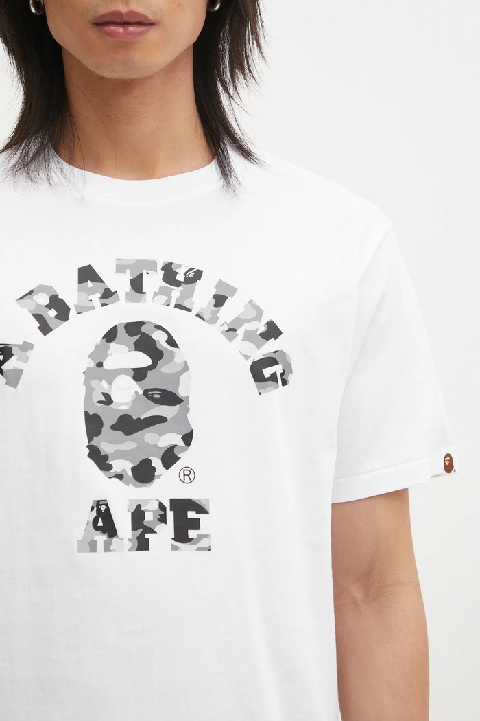 Βαμβακερό μπλουζάκι A Bathing Ape 1st Camo College λευκό 1L30110012