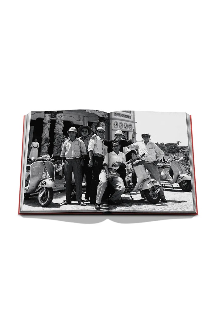 Assouline Książka Vespa, Michael Köckritz 9781649806390