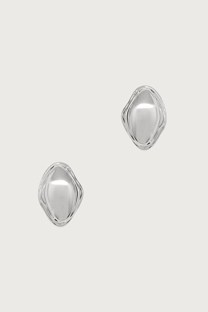 Guess Kolczyki damskie metalowe x LEONIE HANNE srebrny JUBE06.297JW