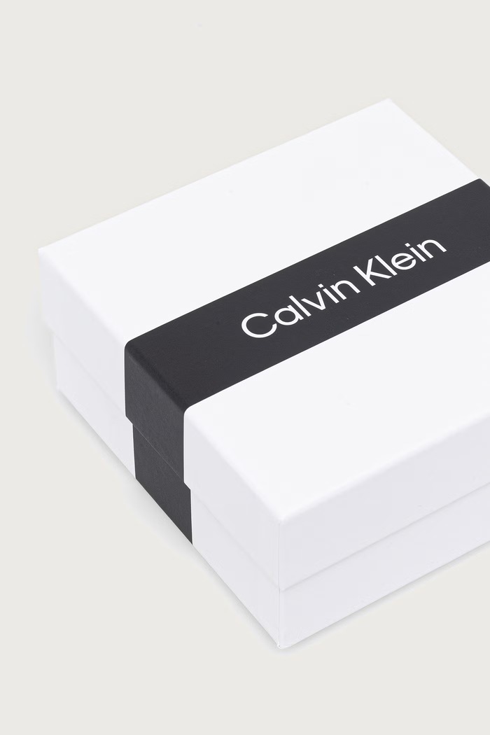 Akcesoria Calvin Klein Naszyjnik z zawieszką damski ze stali nierdzewnej Fluid Forms 35001015 srebrny