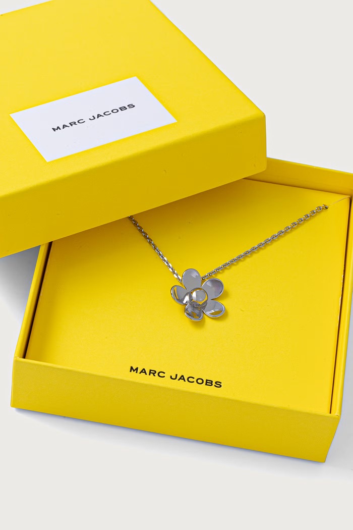Akcesoria MARC JACOBS Naszyjnik damski metalowy DAISY WILD 2P6JNC001J56 srebrny