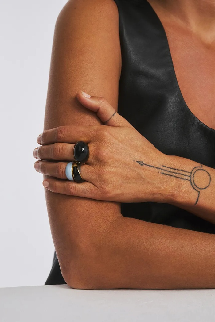 BERRIES prstan ženski pozlačen srebrni emajl Viva Black XL Ring PVBL17