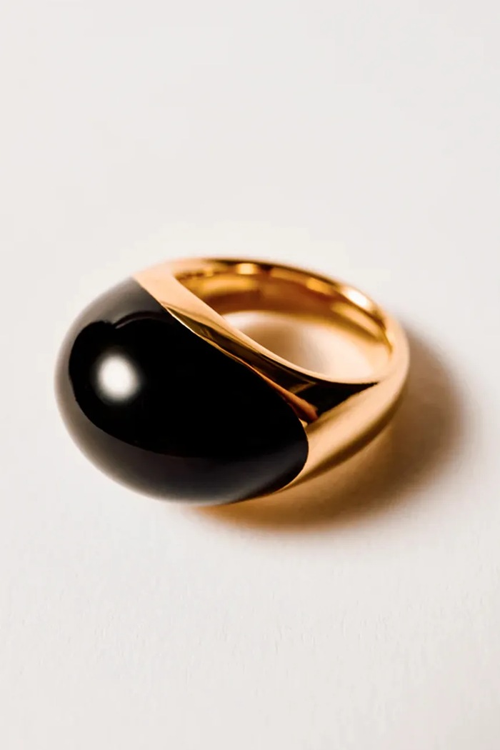 Dodatki BERRIES prstan ženski pozlačen srebrni emajl Viva Black XL Ring PVBL17 zlata