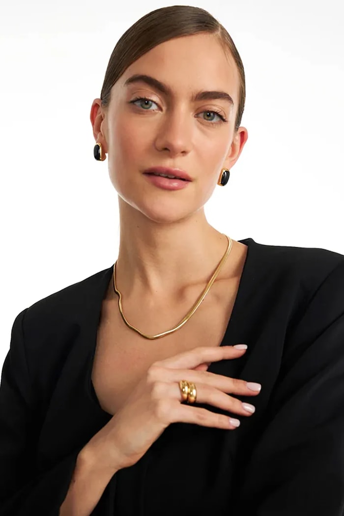 Náušnice dámske pozlátené strieborné smaltované Alexis Black Earings BERRIES K0010G zlatá