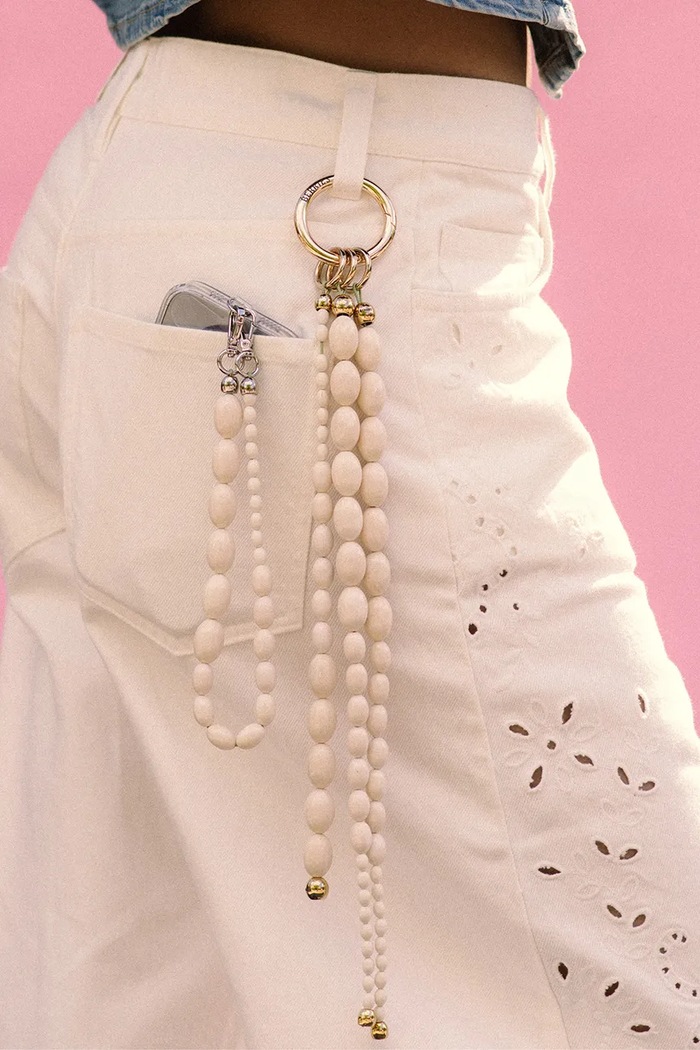 Kľúčenka dámska Alabaster handbag charm BERRIES GB032 biela