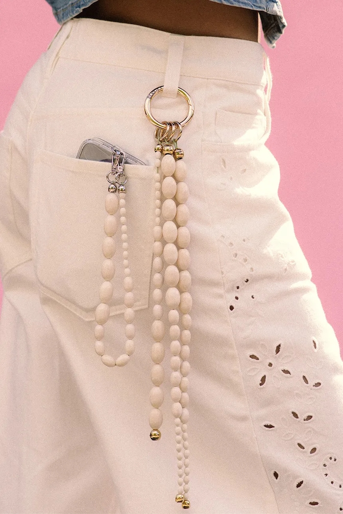 Kľúčenka dámska Alabaster handbag charm BERRIES GB032 biela