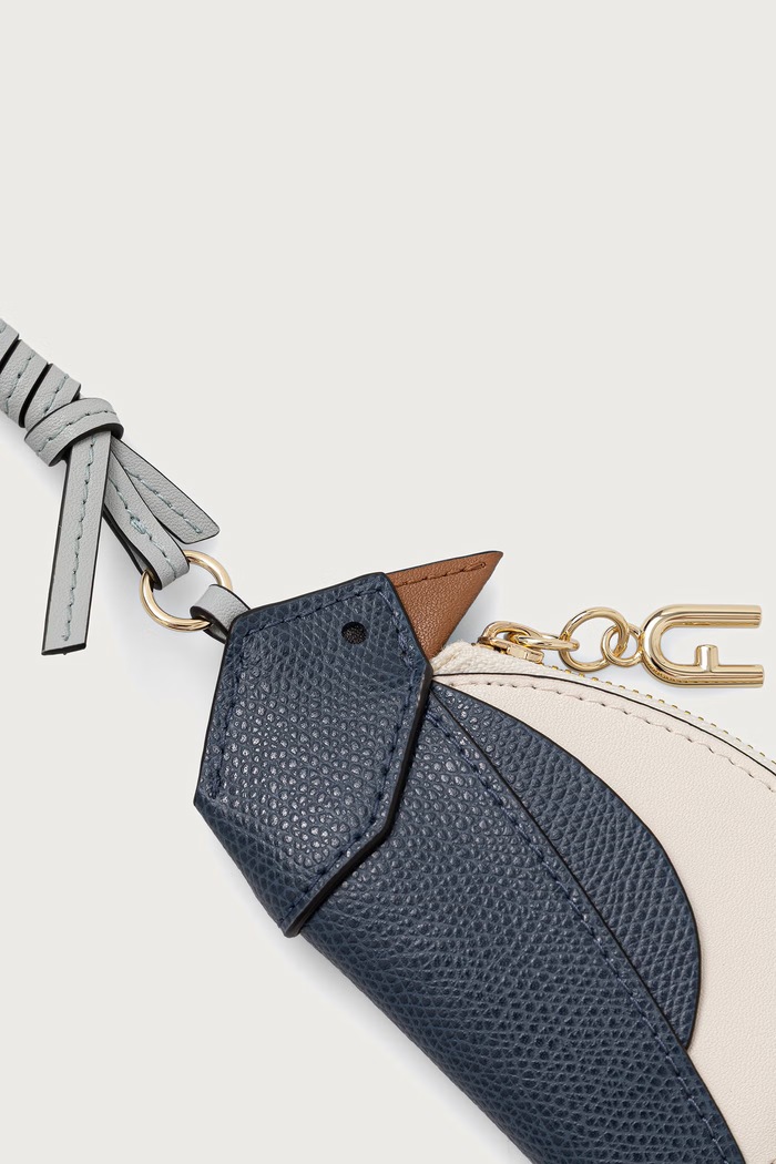 Furla Brelok damski skórzany Allegra Penguin Case Charm WK00649.BX4648.4314S niebieski AW26