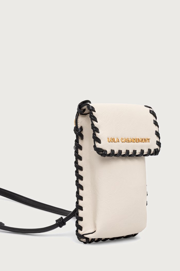 Lola Casademunt Pokrowiec na telefon damski z imitacji skóry LS2612024 beżowy AW26