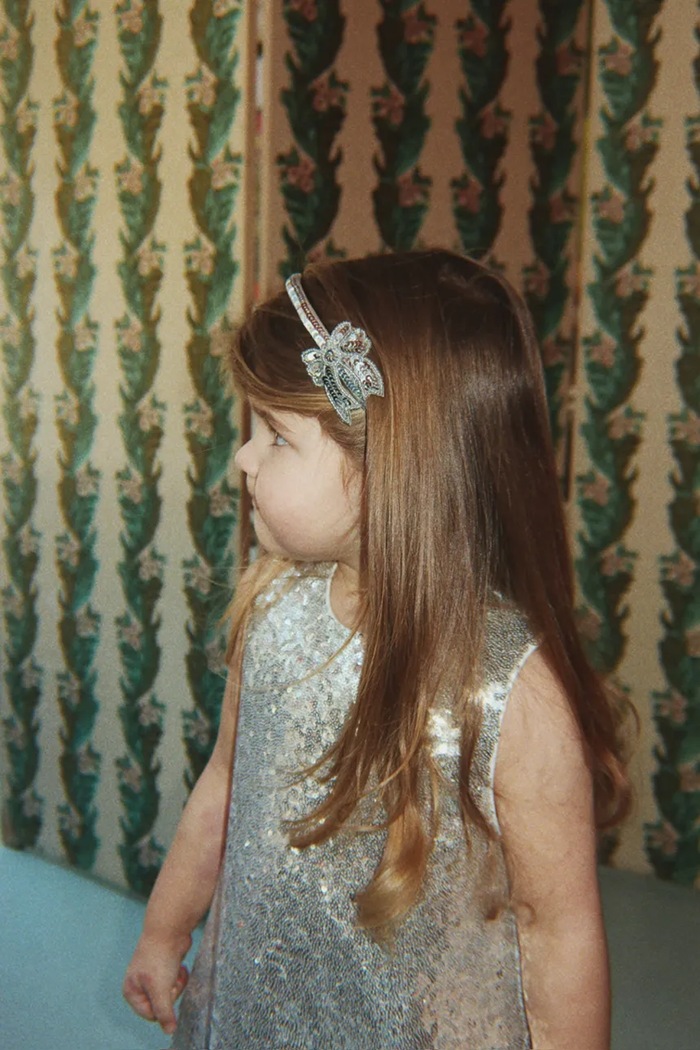 Opaska do włosów dziecięca SEQUIN BOW HAIRBRACE Konges Sløjd srebrny KS106598.9BY2